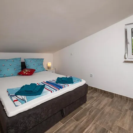 Apartment Cozy In With Wifi Peroj