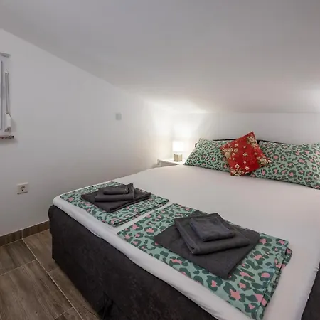 Cozy In With Wifi Apartment Peroj